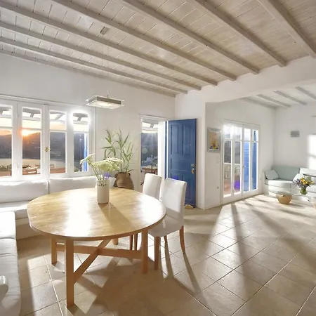 Chrysta Holiday home