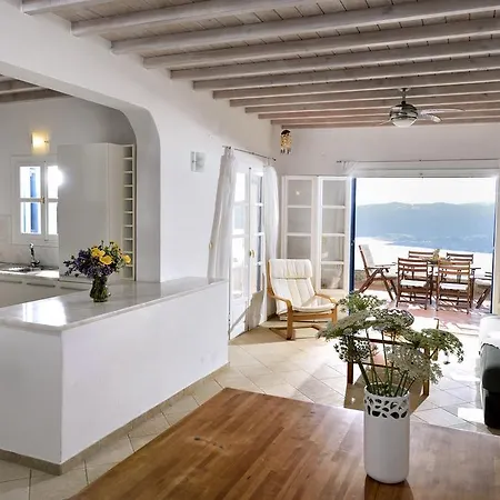 Chrysta Holiday home